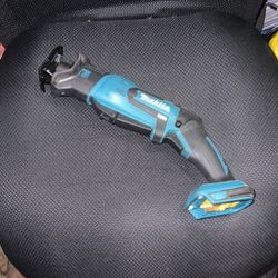 Makita 18V LXT Lithium-Ion Cordless Variable Speed Lightweight Compact Reciprocating Saw with Built-in LED (Tool-Only)