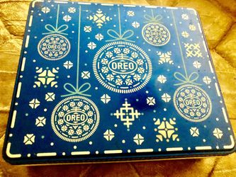 OREO COOKIE LOVERS CHRISTMAS COLLECTORS TIN