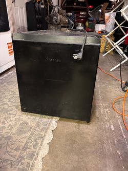 Mini fridge