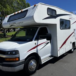 2008 Chevy Coachmen 23ft RV Low Miles! 