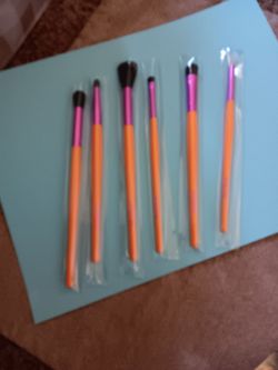 Morphe VIP Sweep By Saweetie 6-piece brush collection, which features distinct orange handles and pink ferrules.