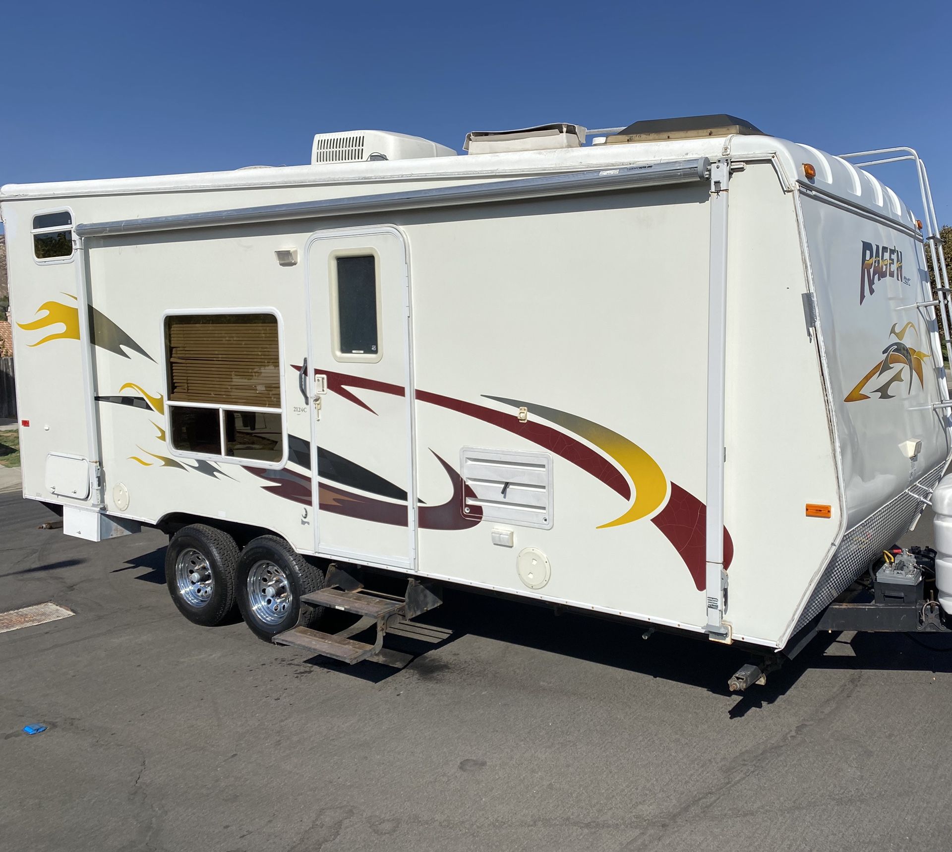 2005 regen 23ft Toy hauler fully equipped