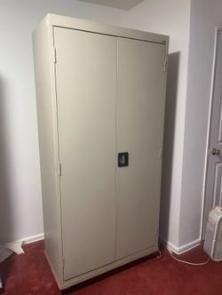 Storage cabinet