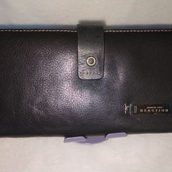 Kenneth Cole Women's Bifold Wallet Black Leather Excellent Condition. Holiday, Christmas Gift. Shopping Made Easy. 