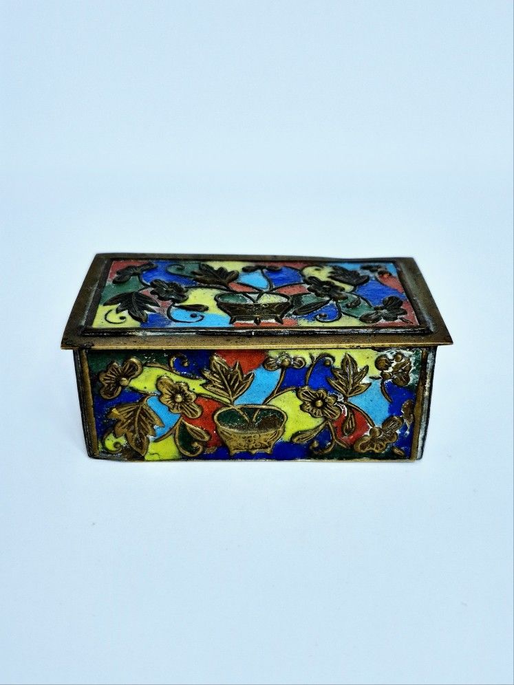 Vintage Chinese cloisonné stamp or trinket box