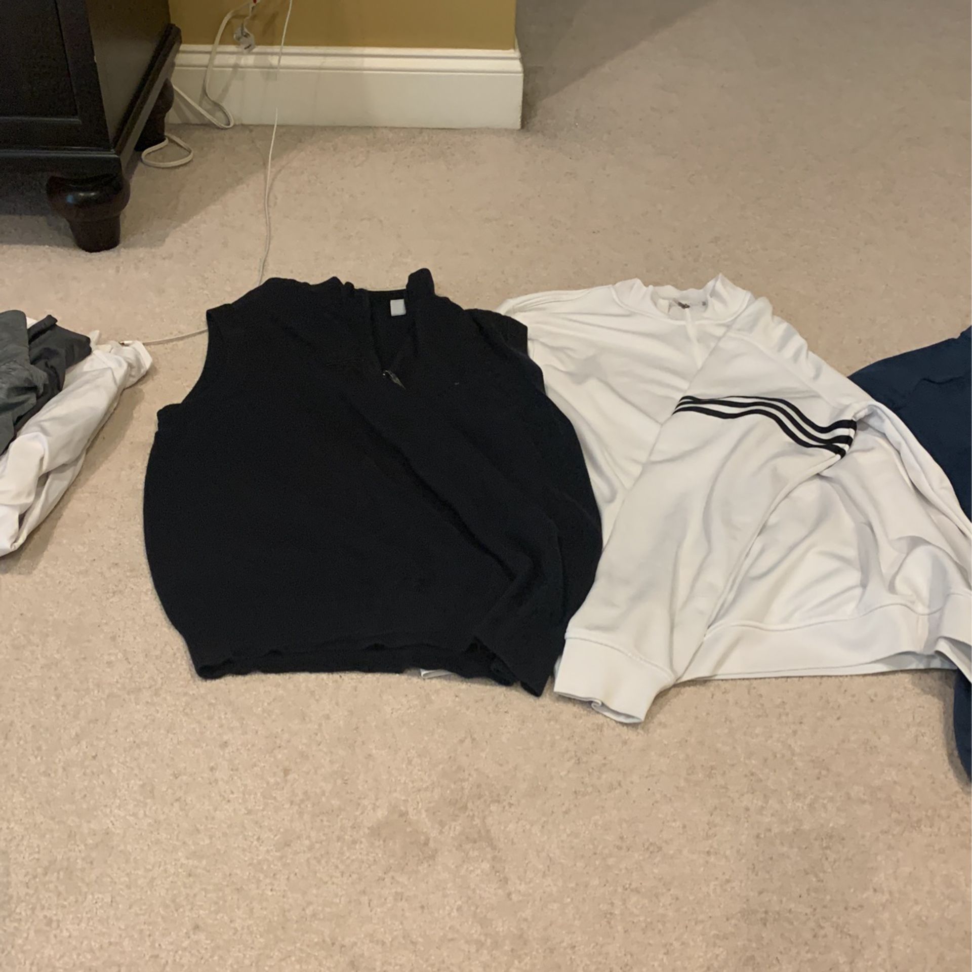 2 Golf Pullovers 1 Vest  size men’s L