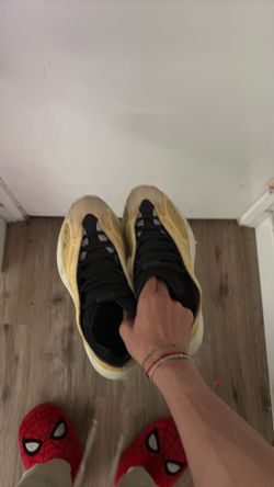 Yeezy V3 Safflower 7.5