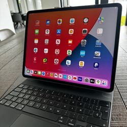 iPad Pro 12.9” M2 With Magic Keyboard