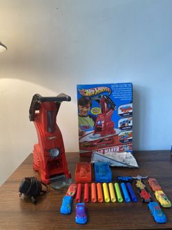Hot wheels Car Maker (great Condition ) 