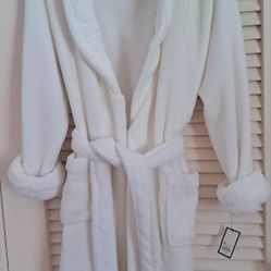 NEW Cloud Soft Bath Or Beach Robe