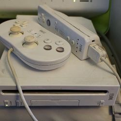 Modded Wii With Games, WiiMote, Classic Controller, Accessories, 128GB