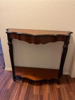Foyer/Entrance Decorative Table