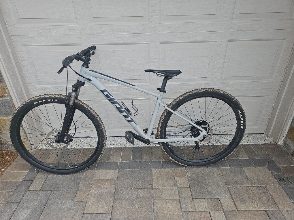 Giant Talon Mountain Bike MEDIUM Frame