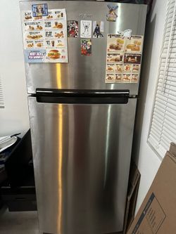 Whirlpool Refrigerator 28-inch - Great Condition