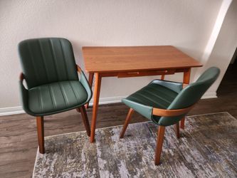 Computer Desk and 2 chairs NEW