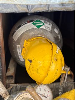 Used (full) nitrogen bottle/regulater w hose/safety cap (Lowballers will be blocked)