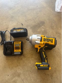 Impacto 3/4 dewalt con batería y cargador