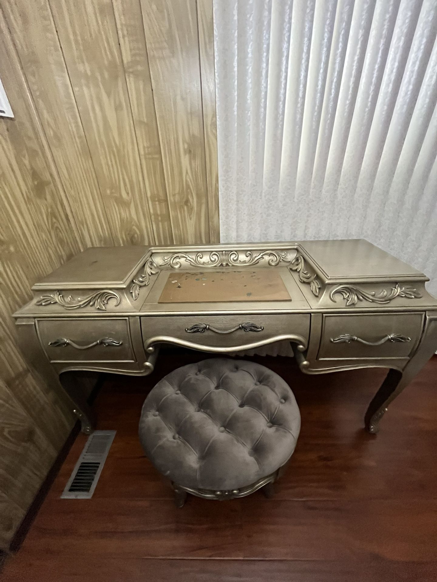 Drawer Vanity W/ Stool