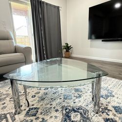 Cocktail/ Coffee table