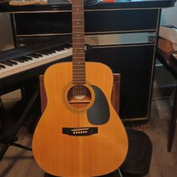 Acoustic Guitar Takamini G, 330 Excellent I Paid 4 For It A Year But It Got A Little Sunburn But That Has Not Affected It At All 