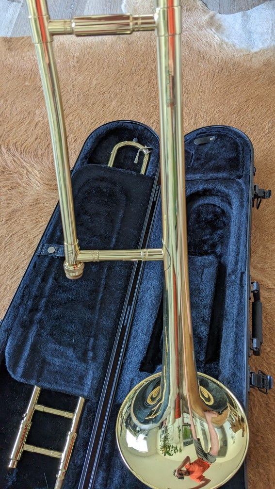 Likenew Trombone Vito TR502 with Hard Case for Sale in Los Angeles