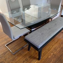 Table / Dining Table 