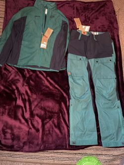 FJALL RAVEN set Price Takes All NEW with Tags Large