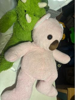 Lot of huge stuffies stuffed animals etc