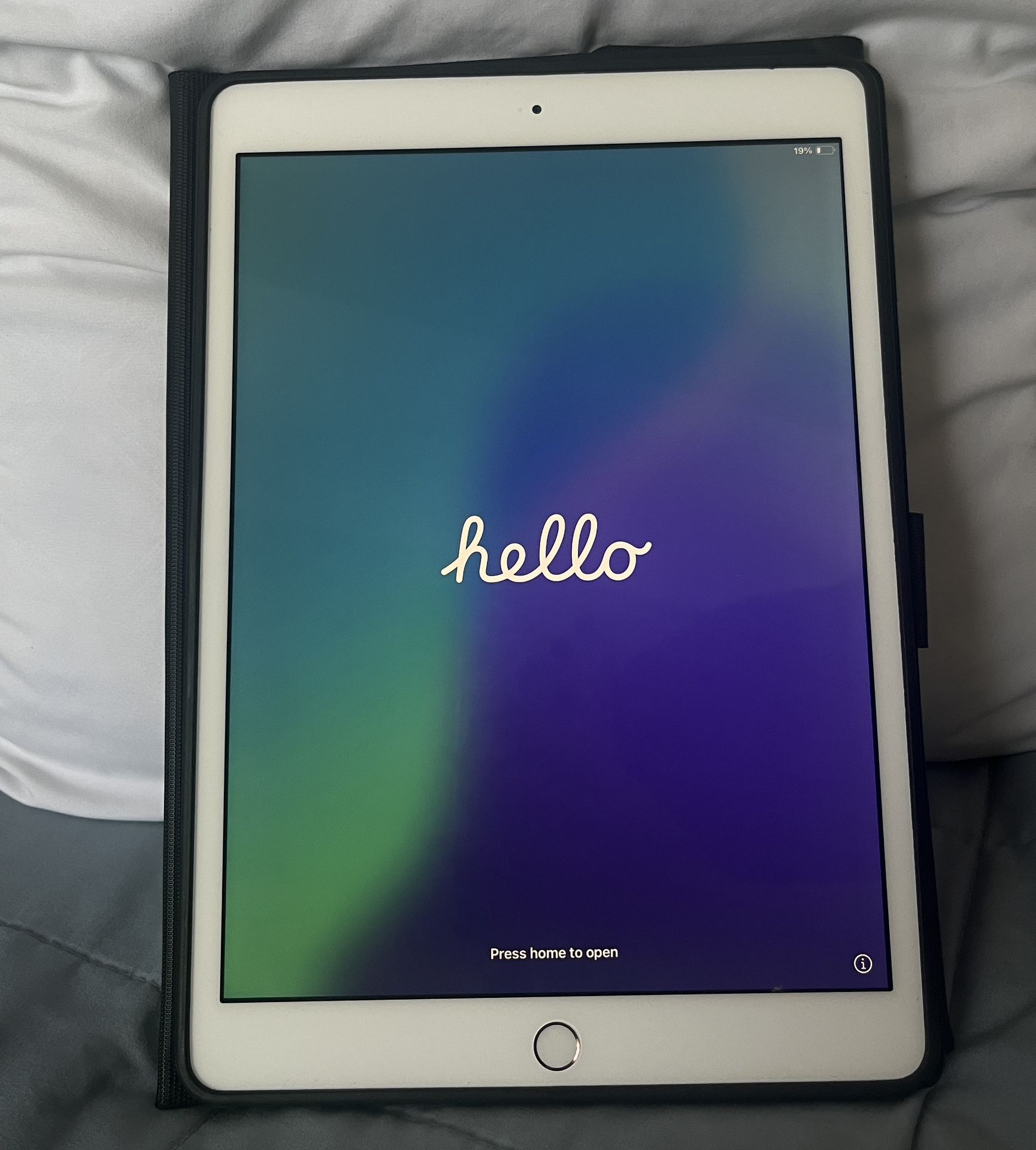 iPad 8th Generation 32GB Wi-Fi Silver - Excellent Condition