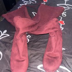Size 9 Boots suede burgundy, slightly used 30 bucks