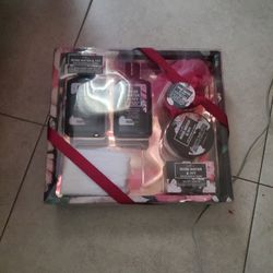 ROSE WATER & IVY.   EAU DE ROSE ET LIERRE.