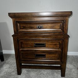 2 End Tables/ Nightstands