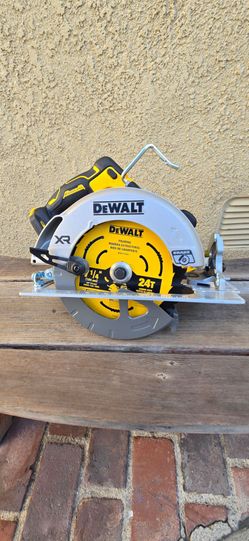 Dewalt 20v Circular Saw Brushless XR  7 1/4 Tool Only