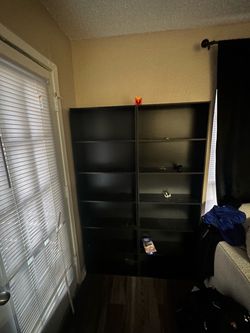 2 bookshelf’s /one of the shelf’s is broken is half