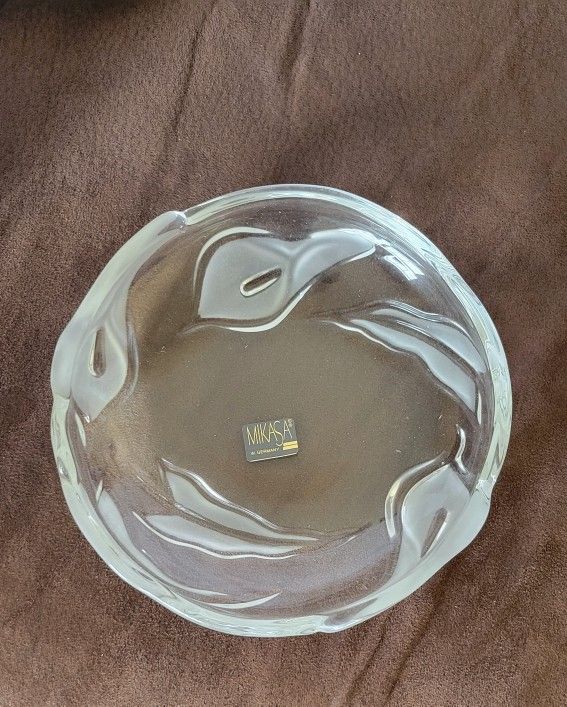Mikasa Crystal Circular Bowl Dish Flair Frosted Calla Lily
NEW