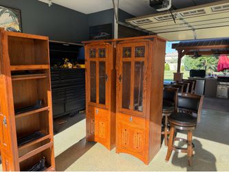 Entertainment Center/barstools
