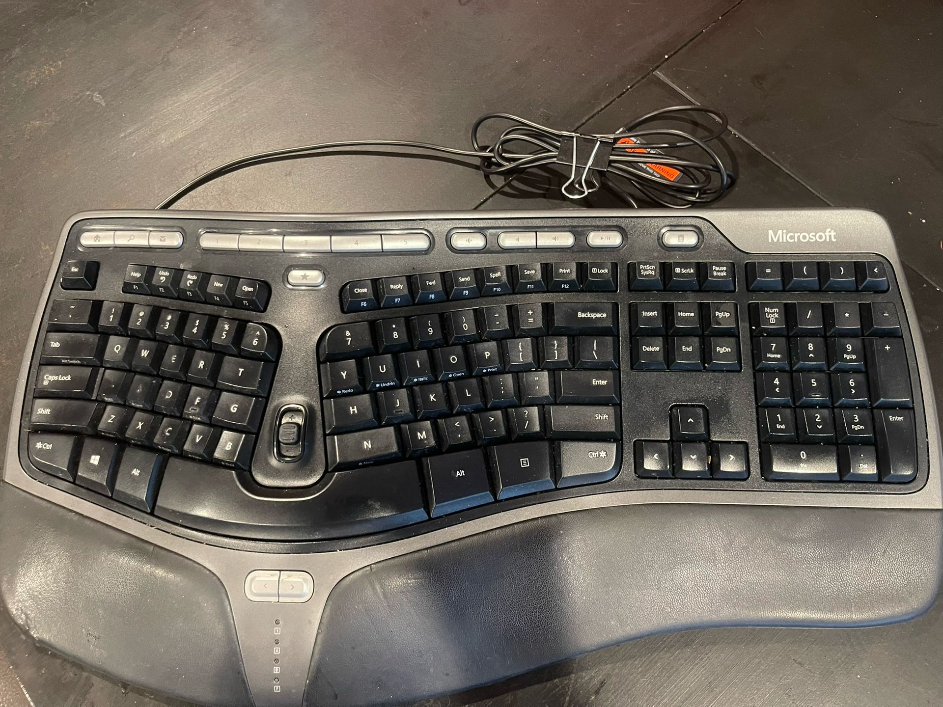 Microsoft Natural Ergonomic 4000 V1.0 Keyboard Black, USB Wired