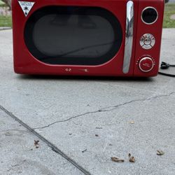 Galanz Mini-Microwave 