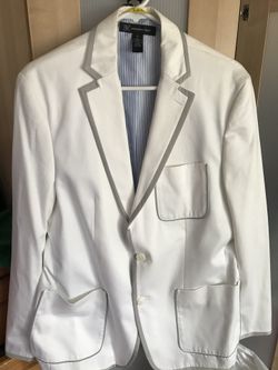White sport coat.