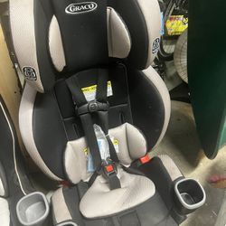 Graco extend2fit Car Seat