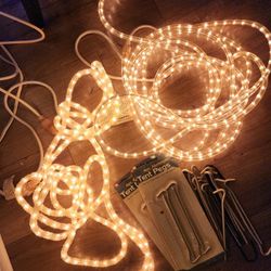 PENDING PICK UP TWO ROPE LIGJTS complete with Yard Steaks