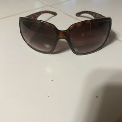 Kenneth Cole Reaction woman sunglasses