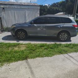 2016 Nissan Pathfinders