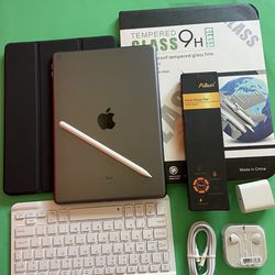 Apple IPad 8th Generation (10.2” Retina /IOS 18/ 2020 model) 32GB with stylus pen, keyboard & Accessories