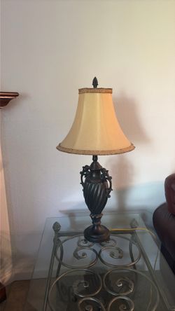 Elegant Traditional Table Lamp