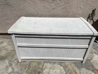 Storage deck box
