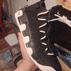 NIKE MONEY AIRS SIZE 10.