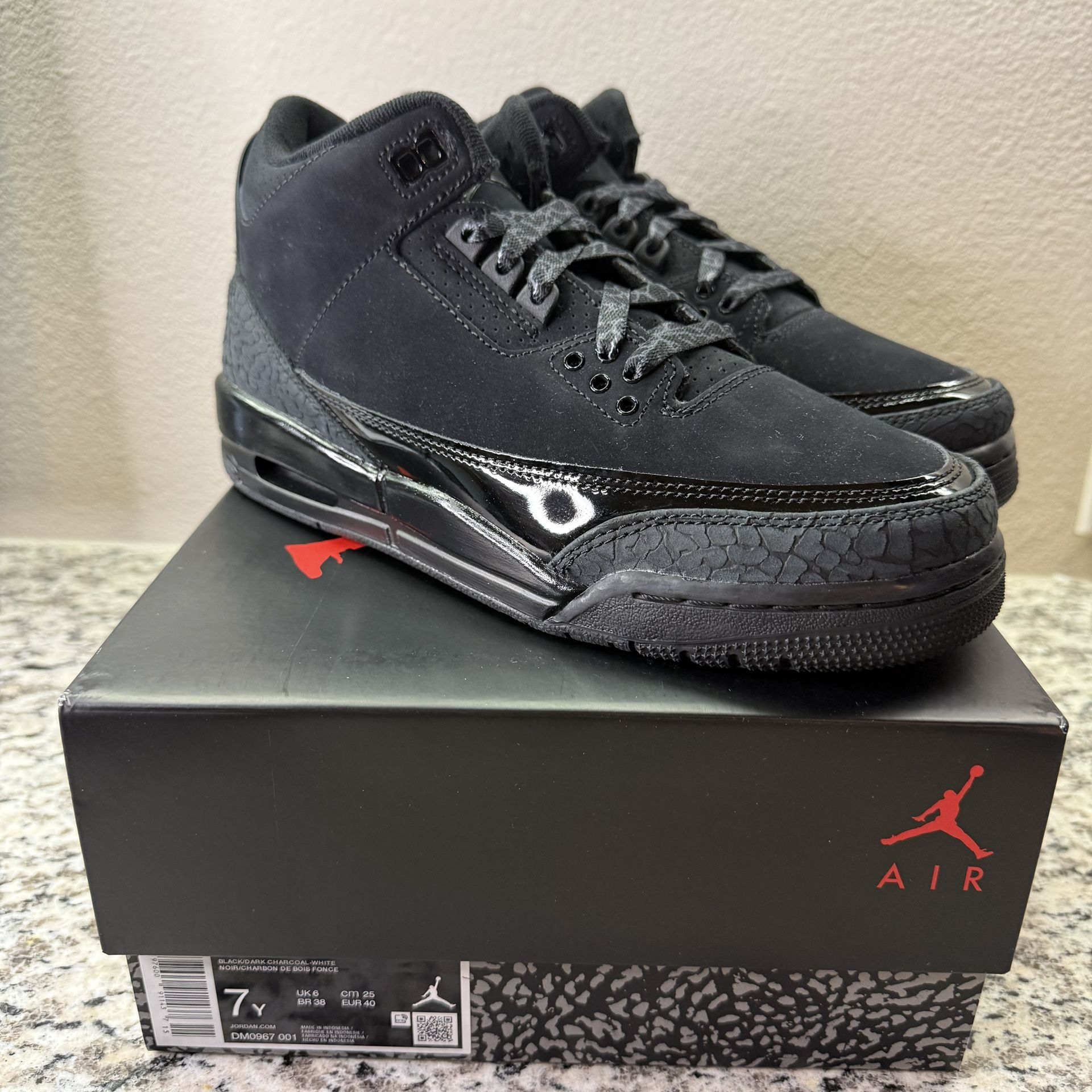 Air Jordan 3 Retro- Black Cat (2025)- 7Y/8.5W