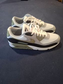 NIKE AIR MAX MULTI COLOR. SIZE 11