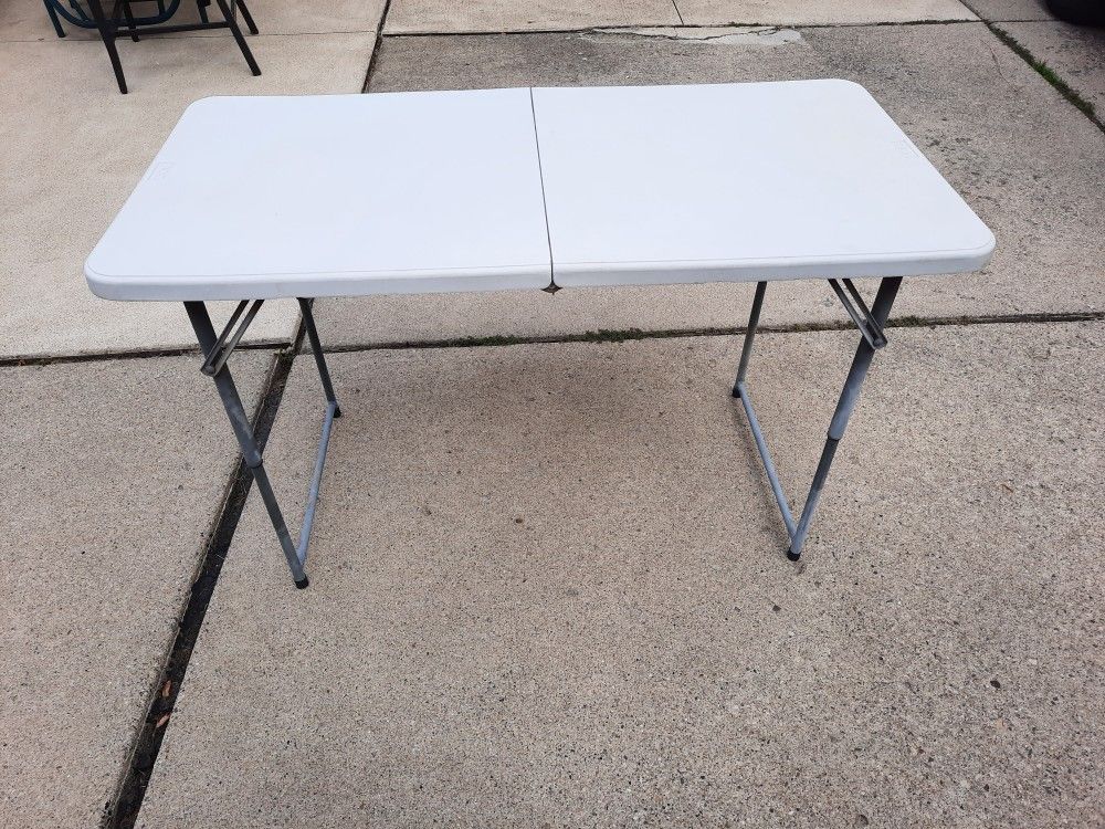 Foldable Table